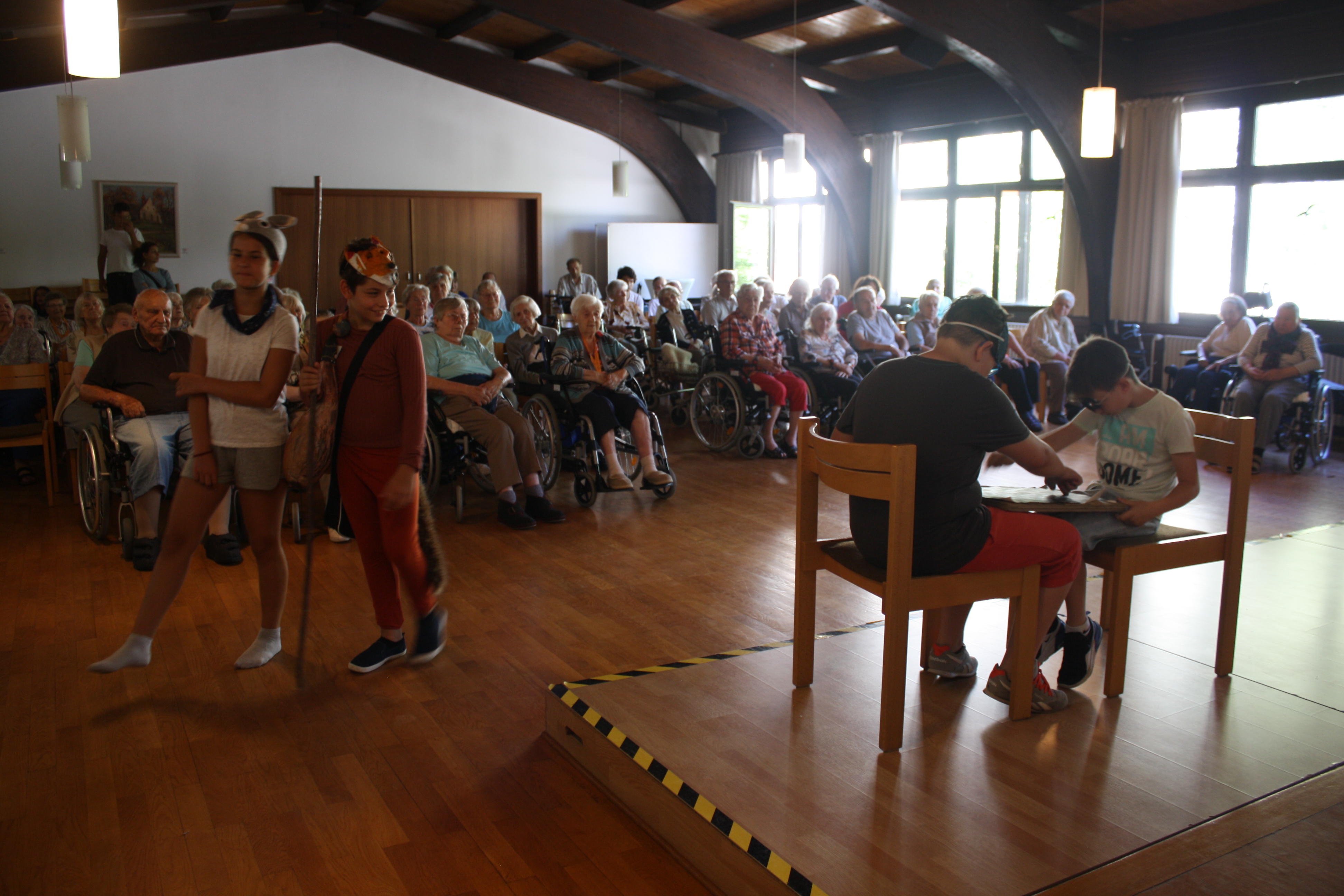 „Die Suche nach dem Glück“ Auftritt im Adalbert-Stifter-Seniorenheim. 